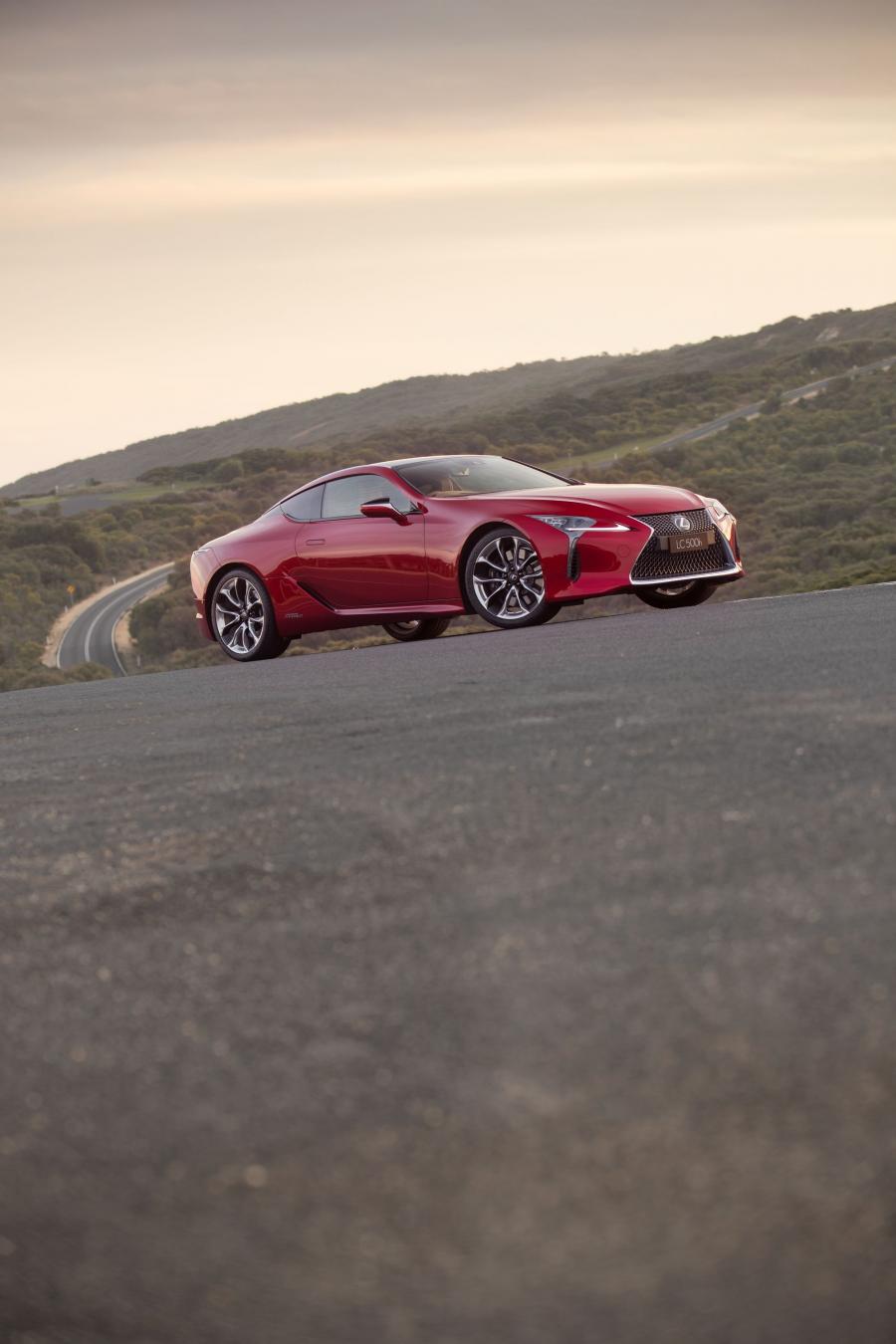  Lexus LC500h 2017 года  (AU) (фото 2 из 22)